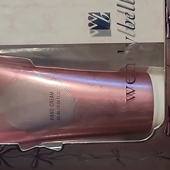 Wendy Bellissimo Pink Hand Cream and Nail File Gift Set - Picture 2 of 5